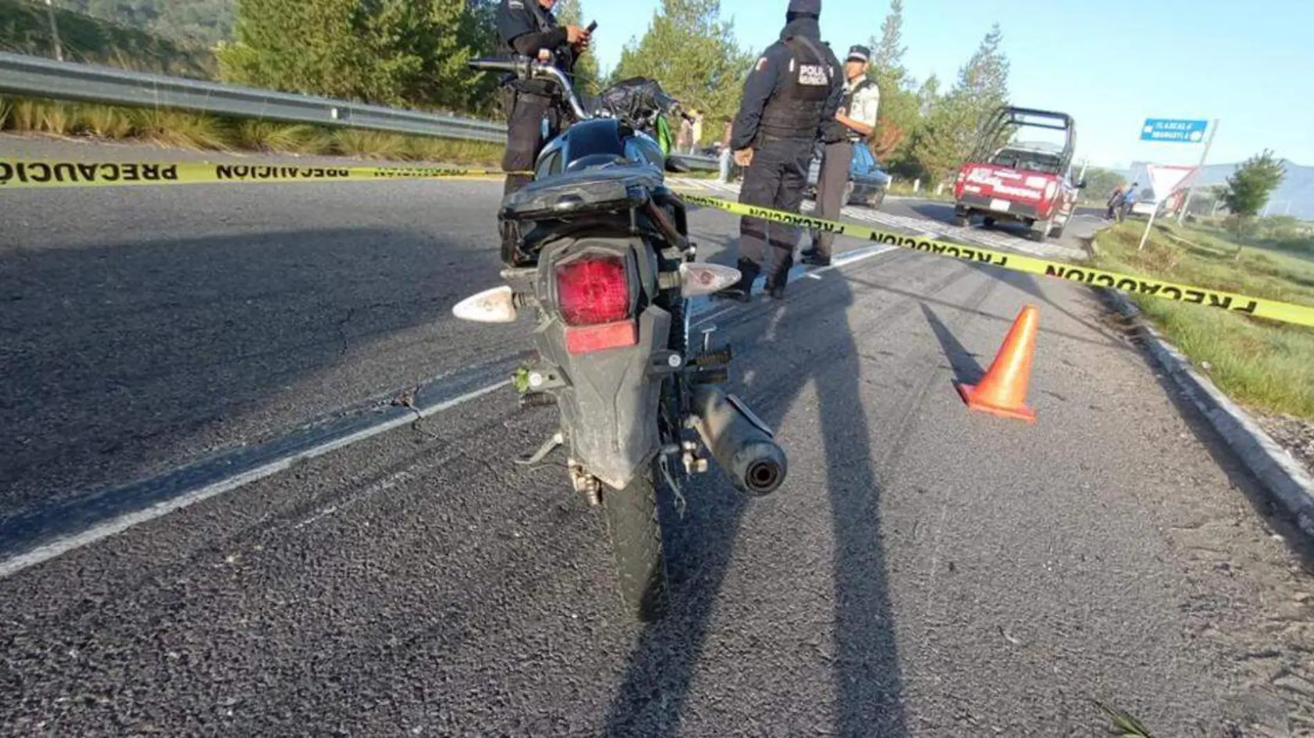 Un muerto y una mujer herida, dejó un accidente de motocicleta sobre la carretera federal Amozoc-Perote